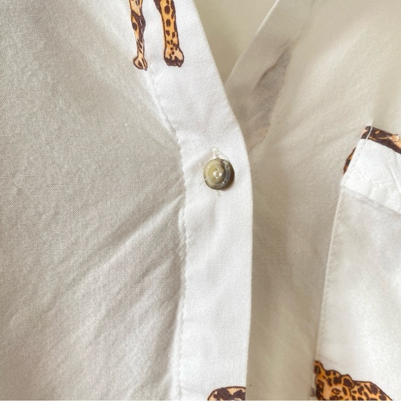 HINT OF BLUSH Leopard Print White Button Down Blouse Women's Size Medium - Picture 5 of 8